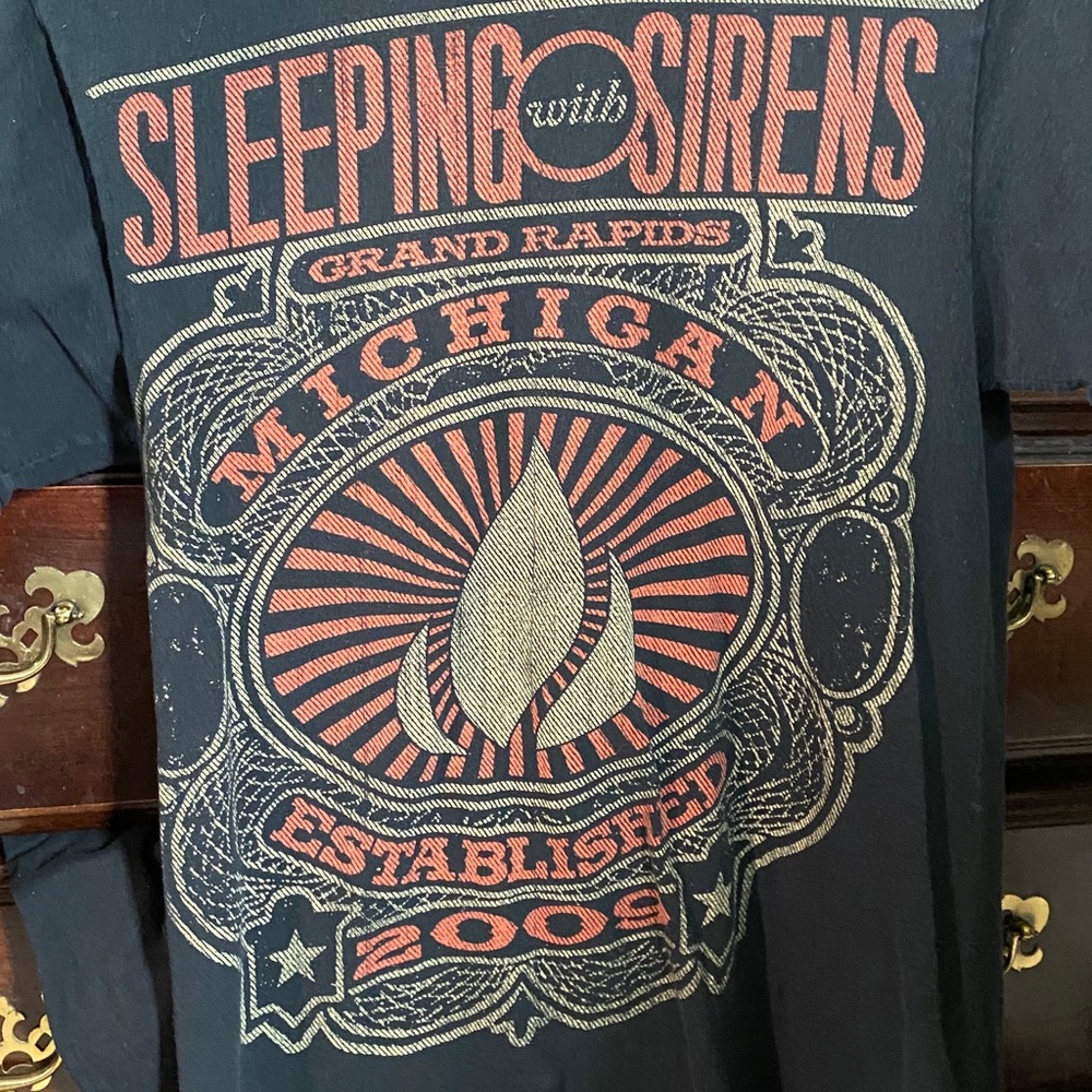🦋LAST CHANCE 🦋 Sleeping with Sirens Band Tee